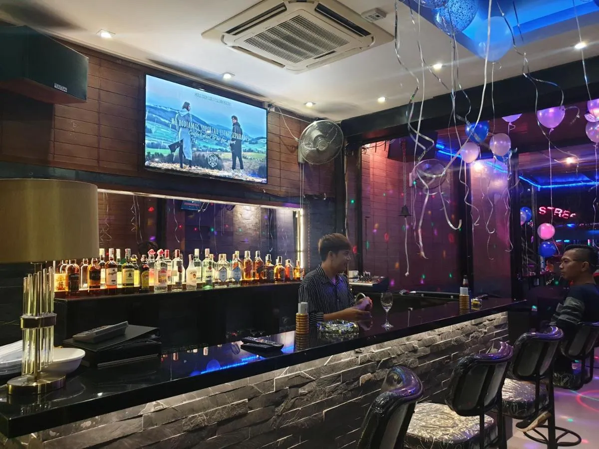The bar on the ground floor at Secrets Pattaya in the evening