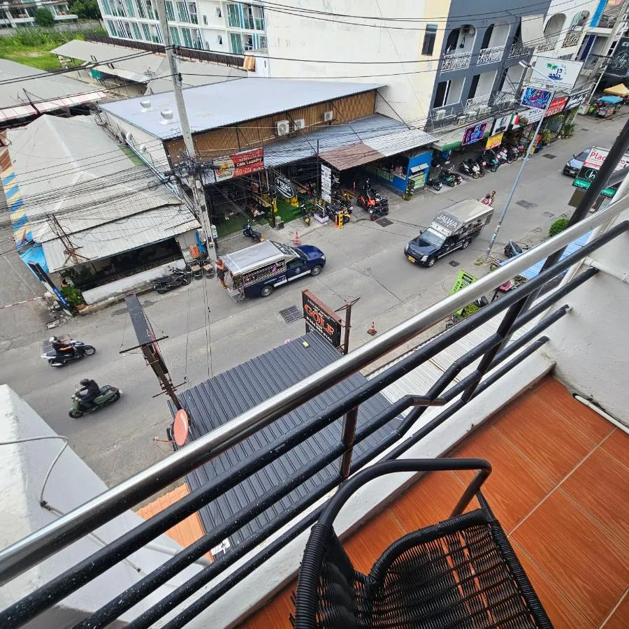 The view down onto Soi Buakhao from a balcony at Secrets Pattaya